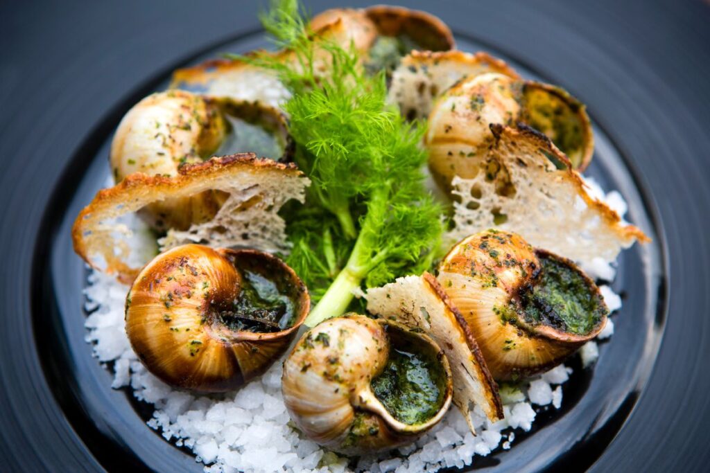 Culinária típica francesa, escargot.